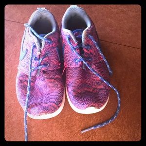 Nike girls Roshe Running shoe